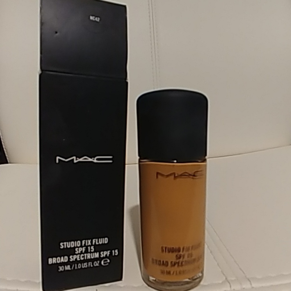 MAC Studio Fix SPF 15 foundation